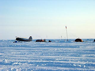 От полярной станции "Северный полюс-32" откололась взлетно-посадочная полоса