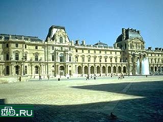 Во Франции, в знаменитом парижском Лувре произошло ЧП - оттуда были эвакуированы все посетители. Причиной этого стал телефонный звонок неизвестного, который сообщил, что во всемирно известном выставочном комплексе заложено взрывное устройство