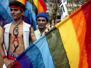 "Настоящие гомосексуалисты не расхаживают по улицам, наряженные в цветные одежды. Это люди с серьезными проблемами, они пытаются преодолеть свои трудности" - считает бельгийский кардинал.