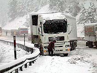 Морозы и сильнейшие снегопады в значительной мере парализовали жизнь в западной части Турции и нанесли материальный ущерб