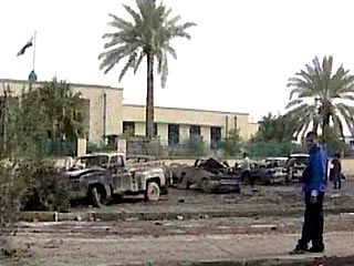 Заложенное в автомобиль мощное взрывное устройство было приведено сегодня в действие в иракском городе Самарра, расположенном в 100 км севернее Багдада
