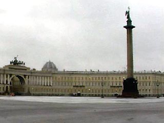 В Петербурге открыта воссозданная ограда Александровской колонны