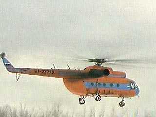 Вертолет МЧС снял четырех рыбаков со льдины, унесенной в Байкал