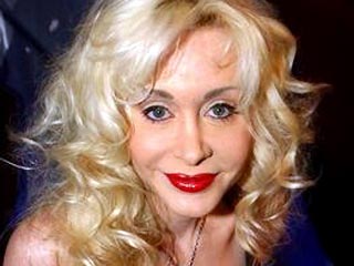 34-летняя порноактриса Долли Бастер, чье настоящее имя Катерина Бочникова, намерена бороться за пост депутата от Чехии в Европарламенте