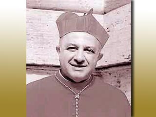 На сегодня фаворитом тотализатора  является архиепископ Миланский кардинал Диониджи Теттаманци