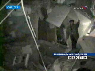Спасателям удалось в пятницу утром вызволить из-под обломков обрушившегося в минувший четверг пятиэтажного жилого дома в Ленкорани, райцентре на юге Азербайджана, одну женщину. Об этом сообщили в аппарате исполнительной власти Ленкорани