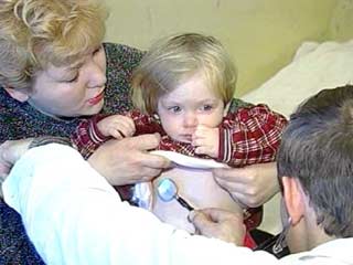 Заболеваемость ВИЧ-инфекцией снизилась в РФ в 2003 году по сравнению с 2002 годом на 27,5%, в том числе среди детей - на 13,7%.