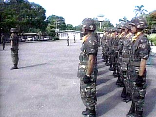 На службе в вооруженных силах Филиппин состоит около семи тысяч "мертвых душ", сообщает в понедельник газета The Manila Times