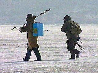 На Сахалине спасены двое подростков, которых едва не унесло на льдине в открытое море