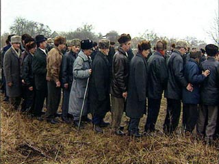 Жертвами террористического акта должны были стать местные жители, намеревавшиеся посетить могилы своих близких на кладбище в Ленинском районе Грозного
