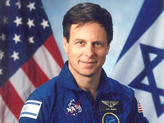 Первый израильский астронавт Илан Рамон был для Израиля не просто первым представителем их страны в космосе. Он был национальным героем