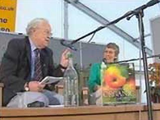 Фрида Моррисон и Джим Маккол, ведущие популярной радиопередачи для садоводов и огородников Beechgrove Potting Shed, выходящей по воскресеньям на BBC Radio Scotland, неправильно поняли вопрос звонившего