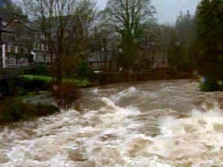 Сильное наводнение в Великобритании: 14 человек утонули