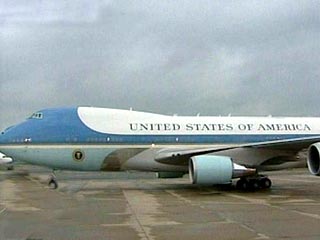 Самолет президента США не мог приземлиться на авиабазе Эндрюс из-за помехи