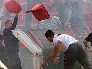 Хорватские болельщики устроили беспорядки на футбольном матче