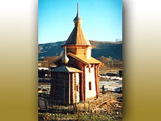 Храм был построен на Алтае из кедра и лиственницы - пород, наиболее устойчивых к антарктическим холодам и ветрам