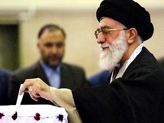 Верховный лидер Ирана аятолла Али Хаменеи назвал результаты парламентских выборов ударом по врагам страны. По итогам подсчета двух третей голосов избирателей убедительная победа консерваторов кажется все более очевидной