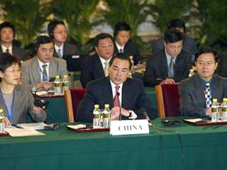 Второй раунд шестисторонних региональных переговоров о выходе из кризиса вокруг ядерной программы КНДР открылся в среду в Пекине