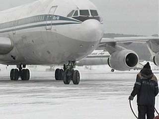 Поиски взрывного устройства на борту самолета, приземлившегося во вторник в столице Республики Бурятия (Сибирь) Улан-Удэ, оказались безрезультатными