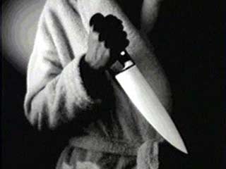 В Тюмени 16-летняя девушка, чтобы избежать повторного изнасилования, ударила себя ножом