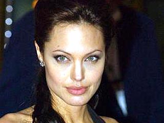 Анджелина Джоли пронесет олимпийский огонь в Афинах