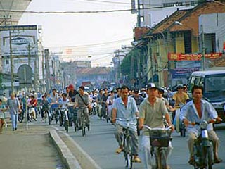 Во Вьетнаме 28-летняя преступница сумела получить под обещание высоких процентов займы у более 20 инвесторов, а затем скрылась с деньгами