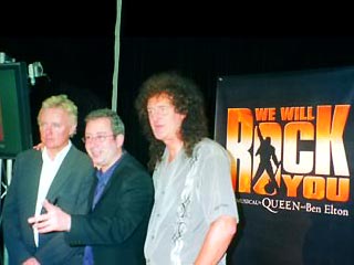 Об особенностях мюзикла We Will Rock You, рассказали на пресс-конференции в Москве участники Queen гитарист Брайан Мэй и барабанщик Роджер Тейлор