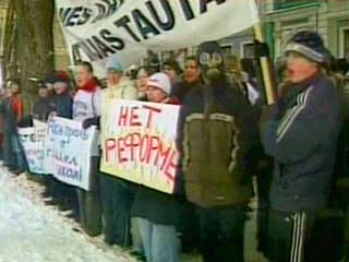 Тысячи учеников русских школ Риги проведут акцию протеста против "латышизации" школ нацменьшинств