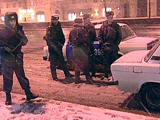 В Москве накануне утром у дома 2 по бульвару Яна Райниса двое сотрудников правоохранительных органов пострадали по вине неизвестных хулиганов