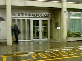 Российская сторона пока не получила от швейцарских властей ответа на официальный запрос о гражданстве задержанного в Швейцарии человека, подозреваемого в недавнем убийстве в Цюрихе диспетчера авиакомпании Skyguide