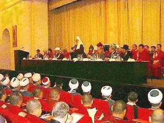 Нынешняя встреча призвана родолжить традиции Первого Межрелигиозного миротворческого форума, который прошел в Москве 13-14 ноября 2000 года