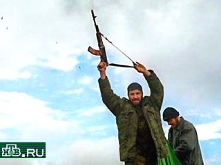 По данным пресс-службы Объединенной группировки войск, бандиты создают группы по 2-3 человека для проведения терактов, чтобы запугать избирателей и спровоцировать беспорядки среди граждан Чечни.
