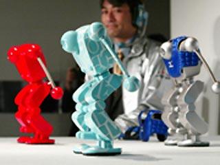 В Японии впервые в мире поступают в широкую продажу человекообразные роботы, которые призваны следить за домом в отсутствие хозяев