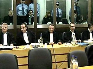 В Бельгии продолжается суд над обвиненным в изнасилованиях и убийствах девочек Марком Дютру