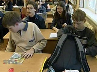 Каждую пятницу мэр Челябинска лично объезжает школы и убеждает подростков бросить курить