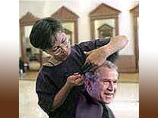 Джорджа Буша стрижет дочь бывшего премьер-министра Афганистана Захира Захир