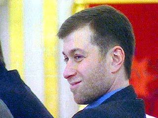 Абрамовича за рубежом считают "кремлевским казначеем" и "кукловодом в деле ЮКОСа"