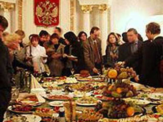 Меню кремлевского обеда было единым для всех, однако одни и те же блюда были как кошерные, так и некошерные