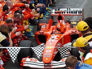 Михаэль Шумахер выигрывает первую гонку сезона