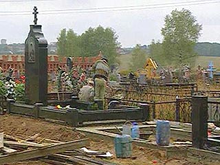 В Москве введены новые правила захоронения на кладбищах - 4 метра на двоих