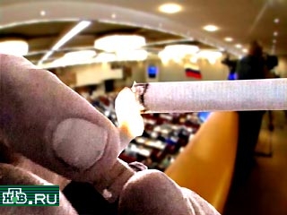 Депутаты продержались без табака меньше года - летом курение в Думе было запрещенотабака