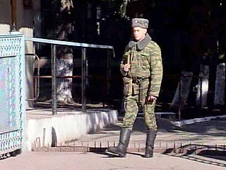 6 марта находясь в карауле в одной из частей гарнизона Малино (80 км от Москвы) старший лейтенант Хотничук непреднамеренно произвел выстрел из пистолета ПМ