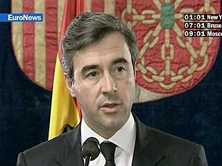 Министр внутренних дел Испании Анхель Асебес заявил, что в отношении задержанных накануне в Мадриде пятерых иностранцев применен закон о борьбе с терроризмом, на основании которого они остаются под стражей и продолжают давать показания