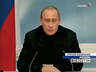 Президент России Владимир Путин заявил, что начал подбор своего преемника четыре года назад. "Подбор кандидата начат давно, четыре года назад", - сказал Путин журналистам, собравшимся в его избирательном штабе