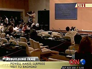 Арабские журналисты покинули брифинг госсекретаря США Колина Пауэлла, который прибыл в Багдад, в знак протеста против убийства американскими солдатами журналистов канала Al-Arabia