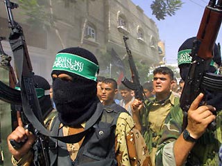 Палестинцы считают "Хамас" национальной организацией, которая в последний год внесла особенно крупный вклад в их борьбу против Израиля