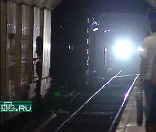 В Московском метрополитене мужчина, бросившись под поезд, покончил жизнь самоубийством