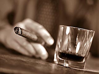 Наука доказала, что после выпивки всегда хочется покурить