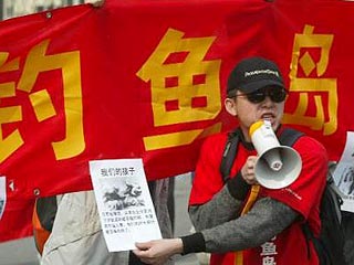 Китайская общественно-политическая группа "движение за защиту Дяоюйдао" объявила, что в воскресенье намерена перебросить новый десант на спорный остров Сенкаку