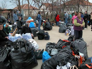 Около 90 сербских беженцев возвратились в свои дома в общине Печ, покинутые в связи с волной насилия на минувшей неделе в Косово